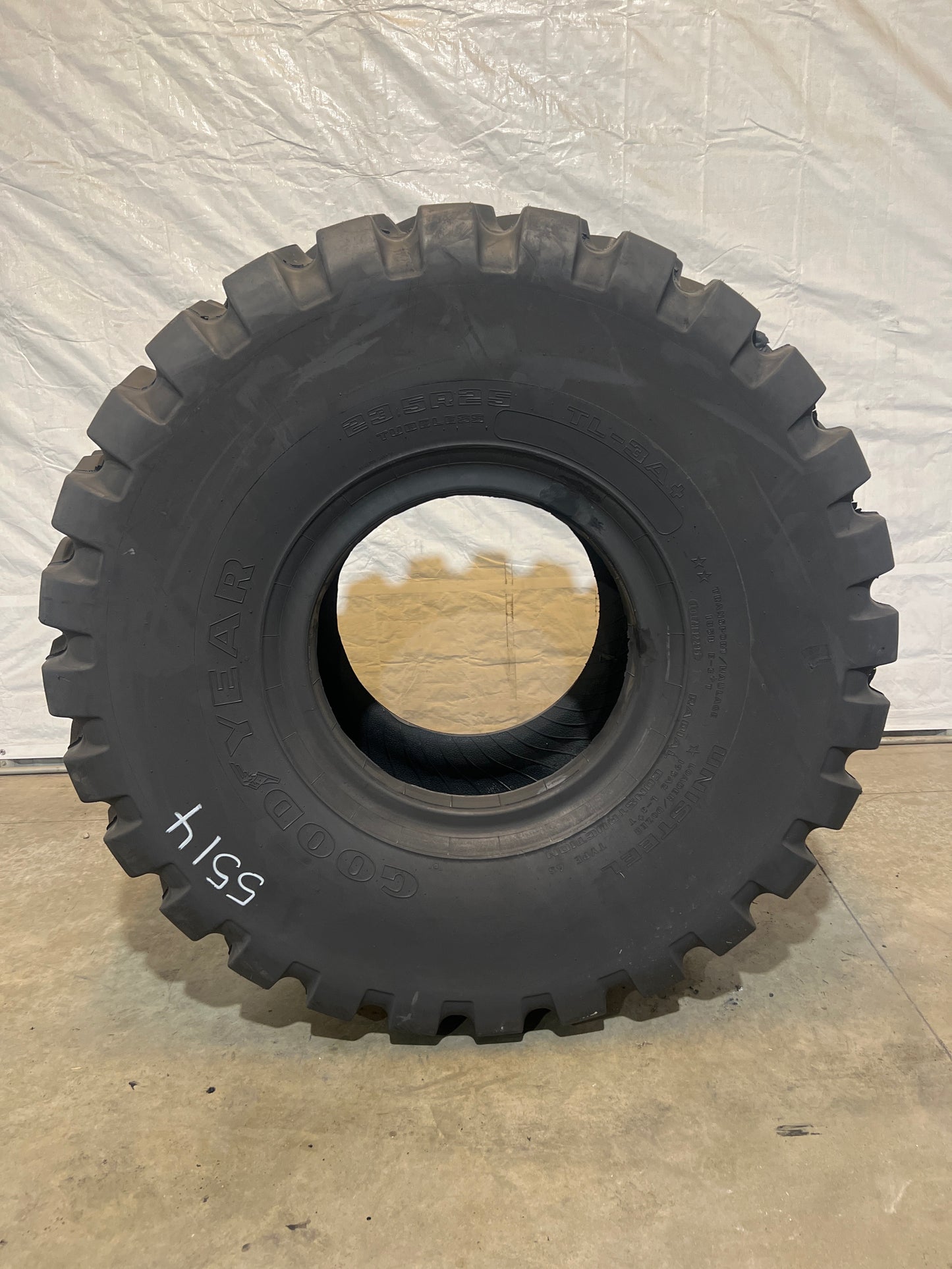23.5R25 GOODYEAR TL 3A+ UNISTEEL #5514
