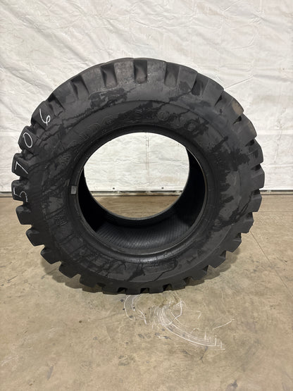 17.5-25 BRIDGESTONE R-LUG LOADER #5706