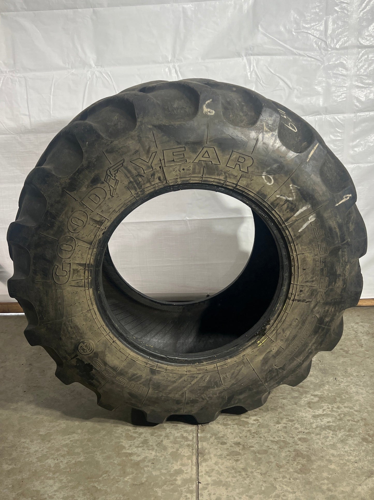 19.5L-24 GOODYEAR IT 525  10 PLY