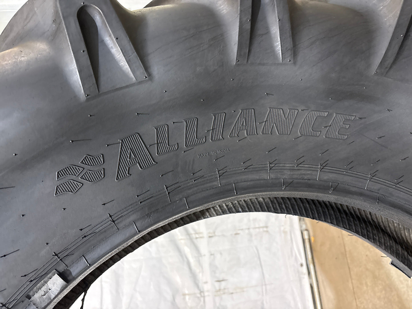 18.4-30 ALLIANCE FARM PRO 324 BIAS TIRE #5820