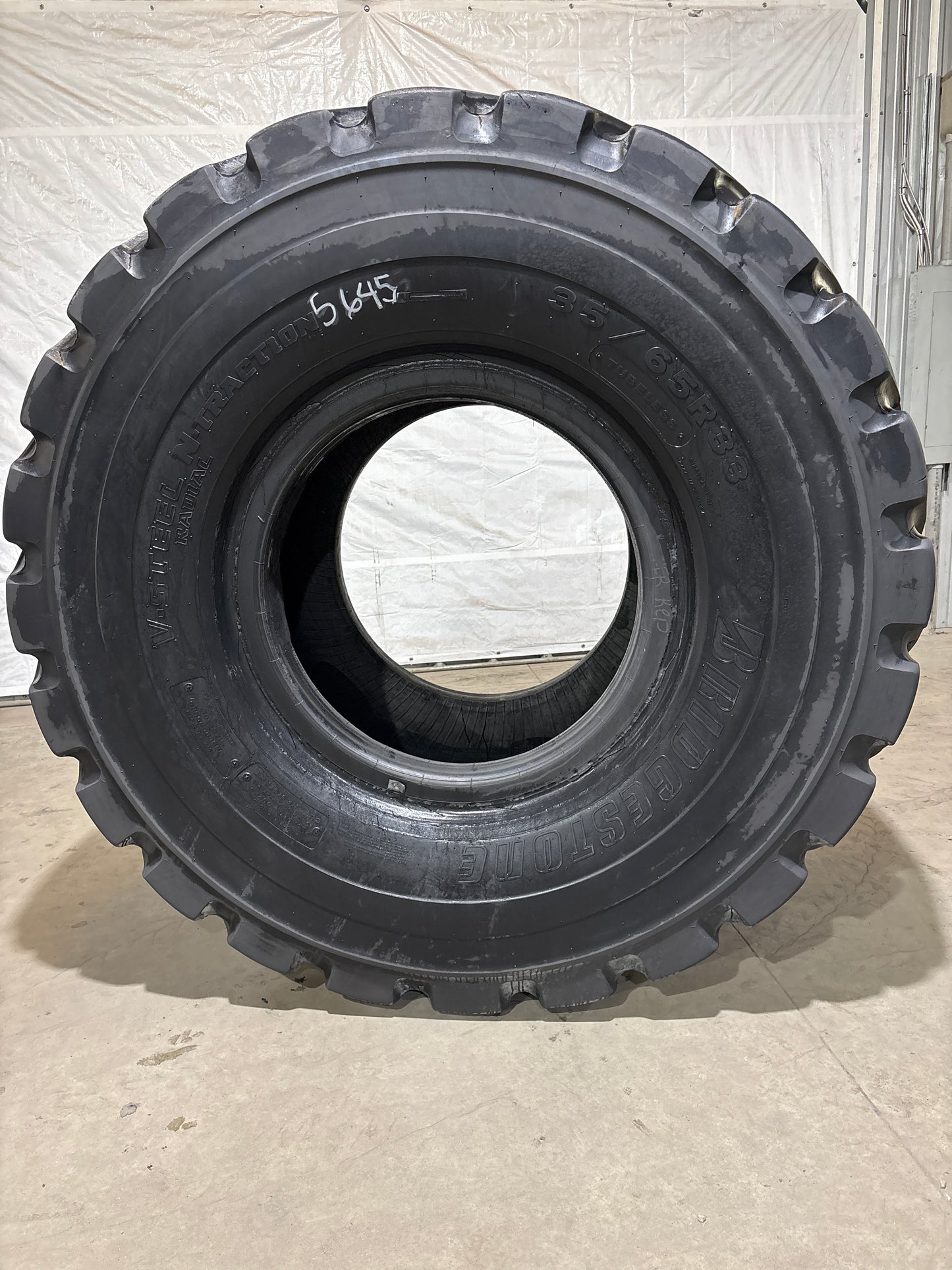 35/65R33 BRIDGESTONE V-STEEL N TRACTION #5645