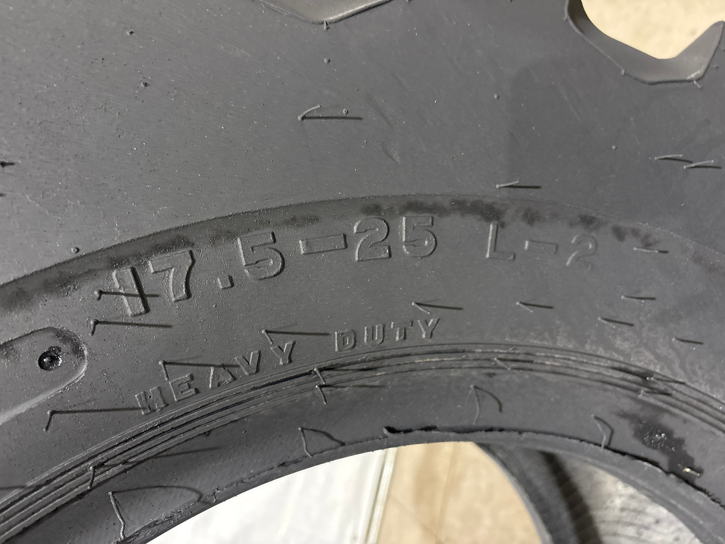 17.5-25 FIRESTONE SUPER GROUND GRIP LD LOADER L-2 #5669