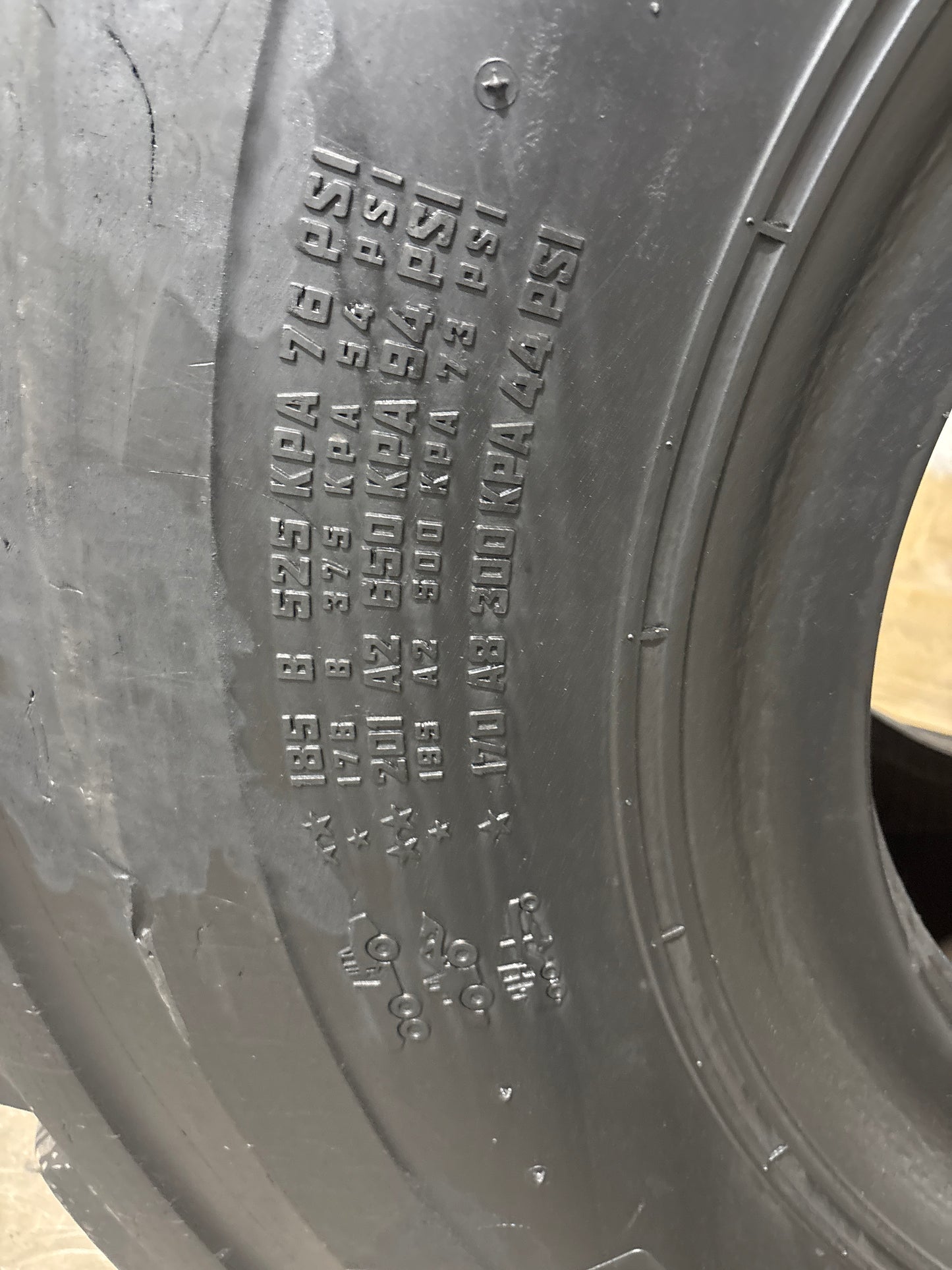 23.5R25 CAMSO WHL 553R #5974
