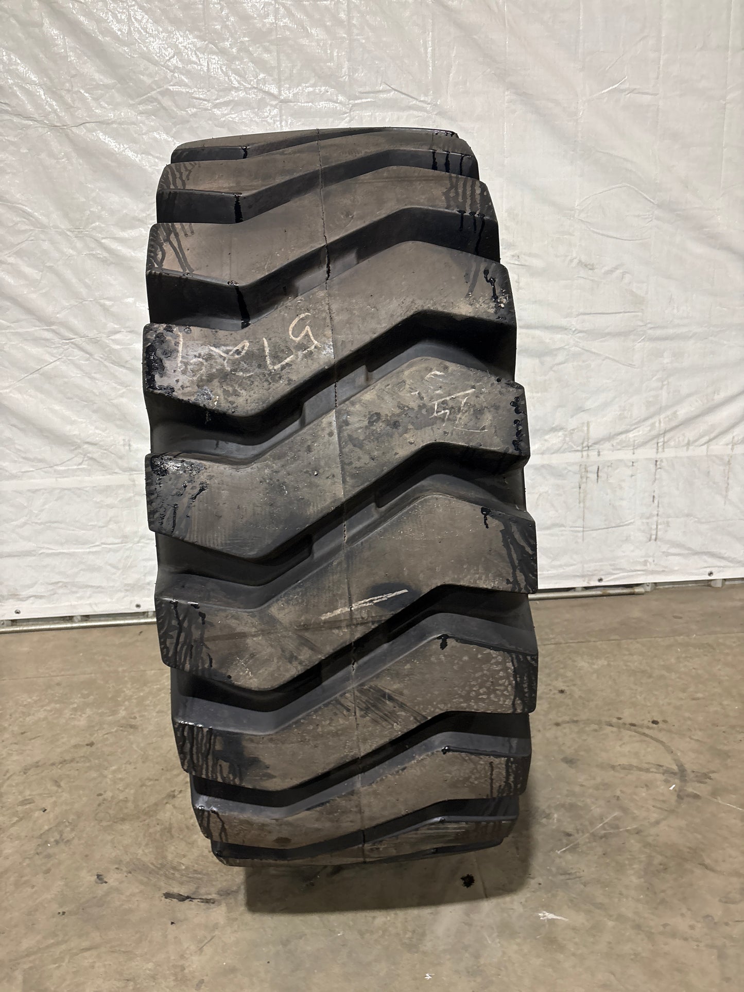 26.5-25 BKT XL-GRIP PLUS #5729