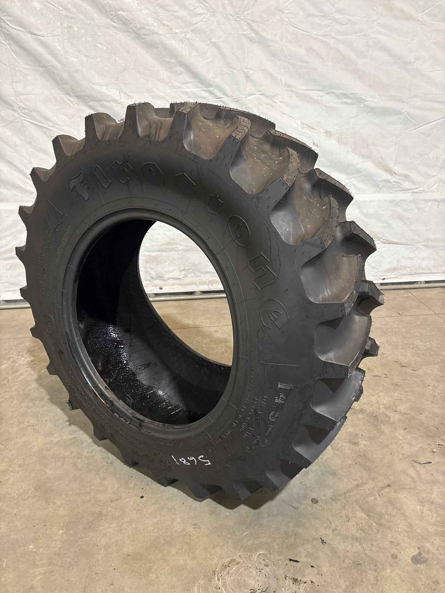 14.9-24 FIRESTONE SUPER ALL TRACTION 23 ° #5681