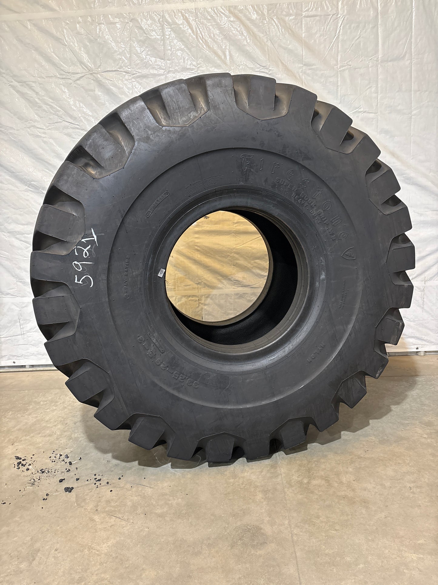 33.25-29 FIRESTONE SUPER ROCK GRIP WB #5921