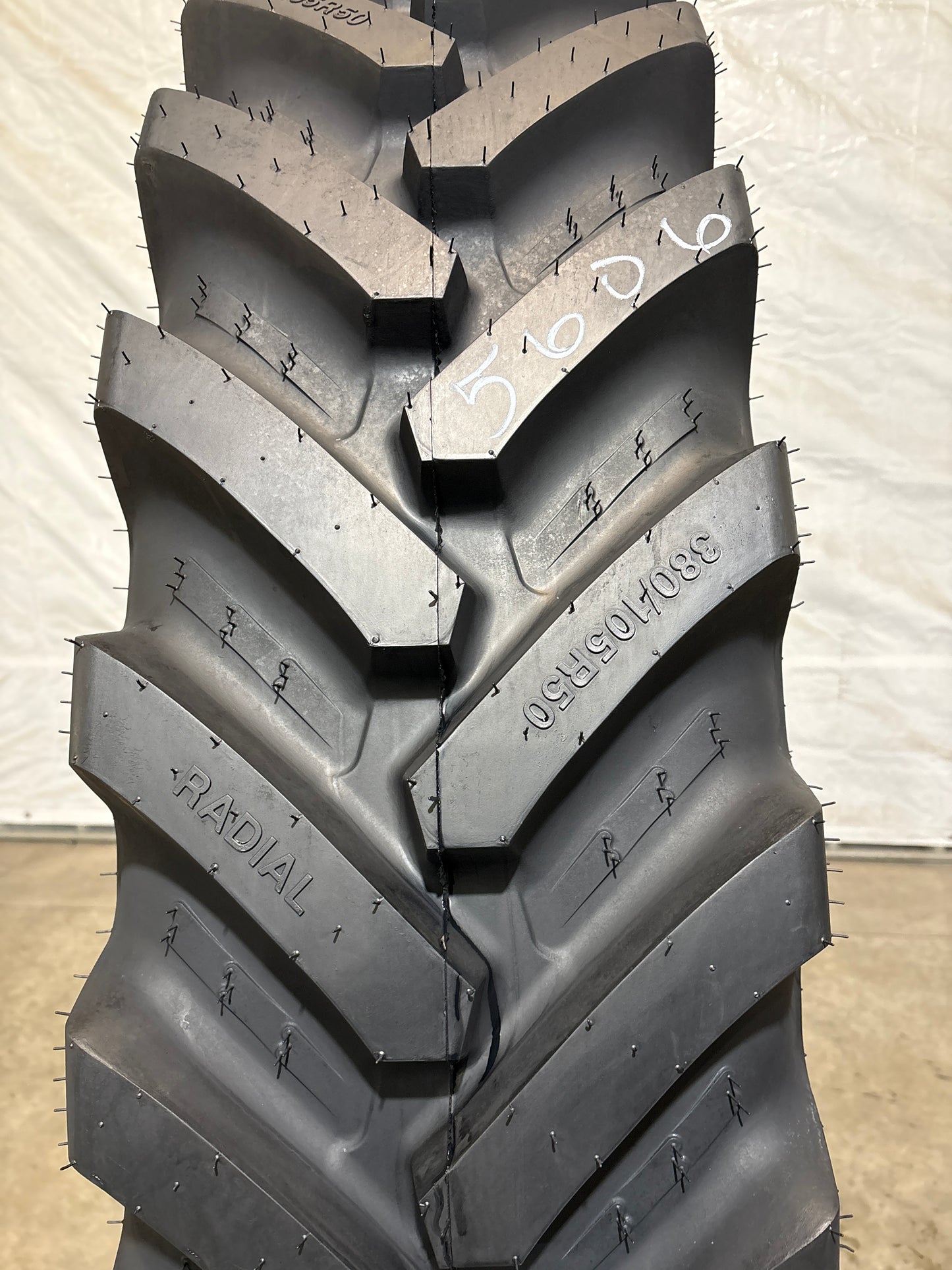 380/105R50 BKT AGRIMAX SPARGO #5606