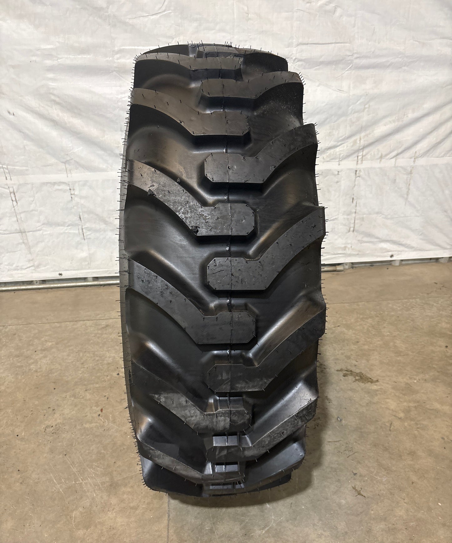 440/80-224 (16.9-24) IND GALAXY SUPER INDUSTRIAL LUG #5862