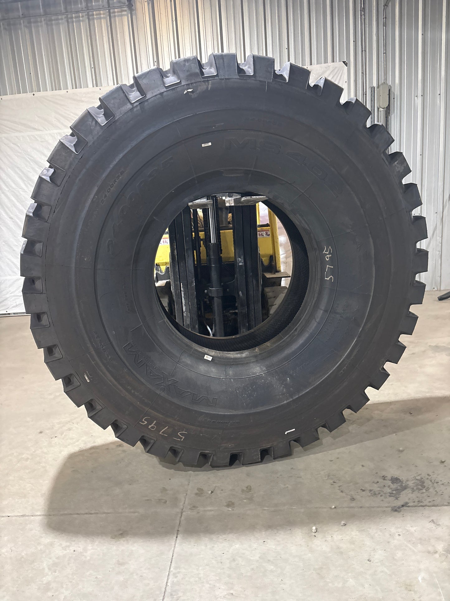 24.00R35 MAXAM MS 402 #5795