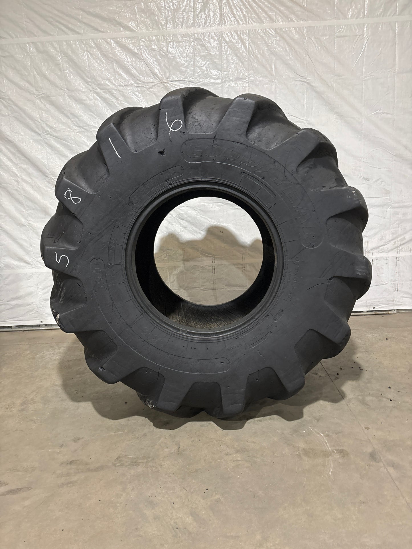 35.5-32 GOODYEAR LOGGER LUG 30 PLY #5816