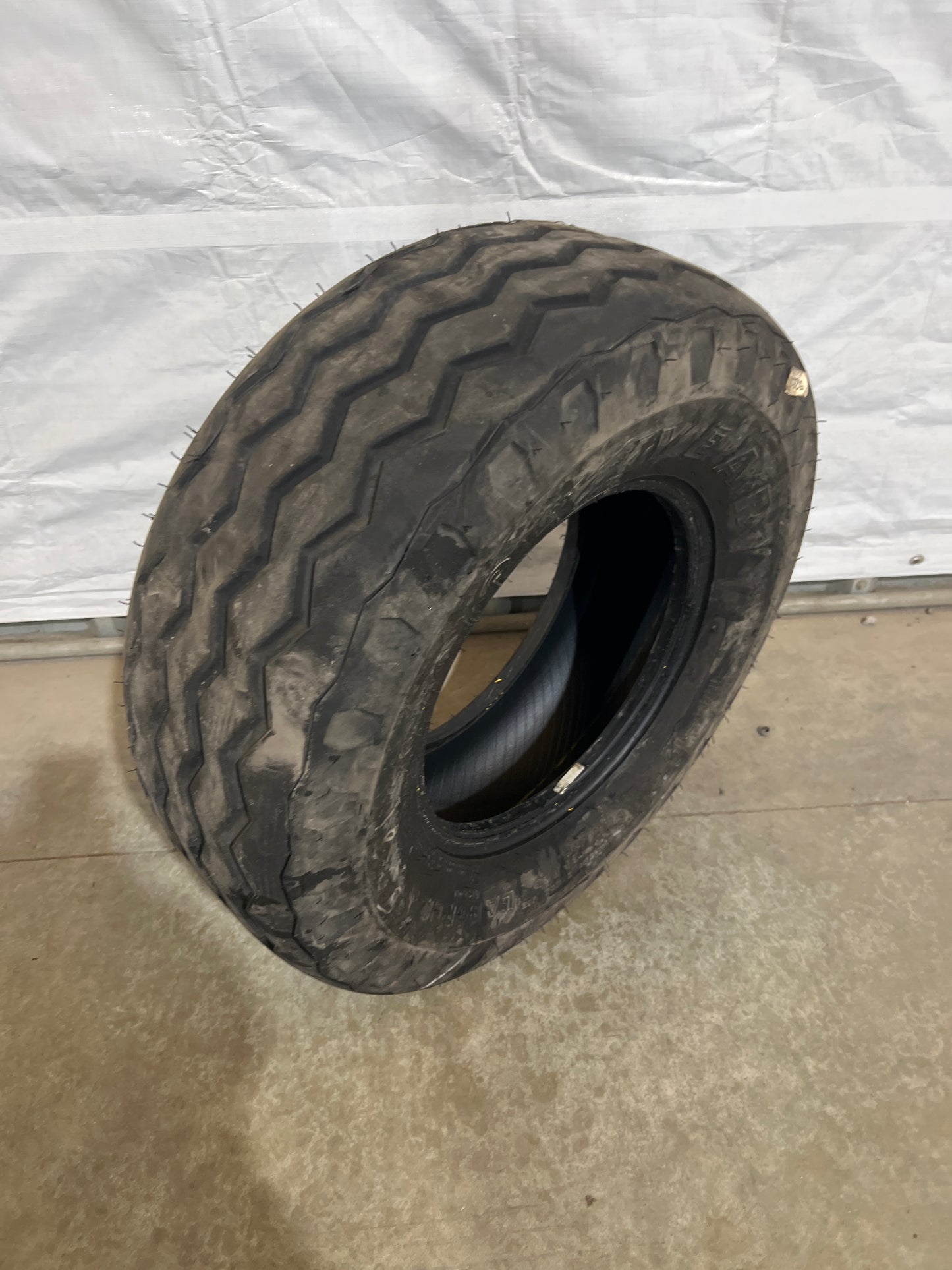 11L-15 Goodyear LABORER TL