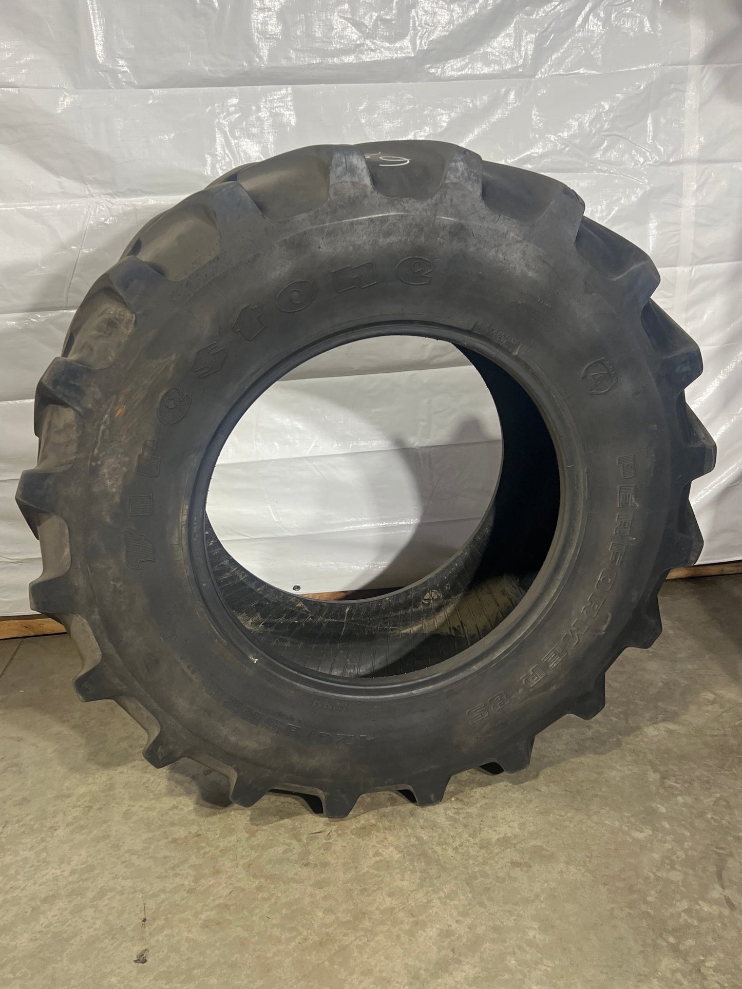 420/85R28 (16.9R28) FIRESTONE PERFORMER 85