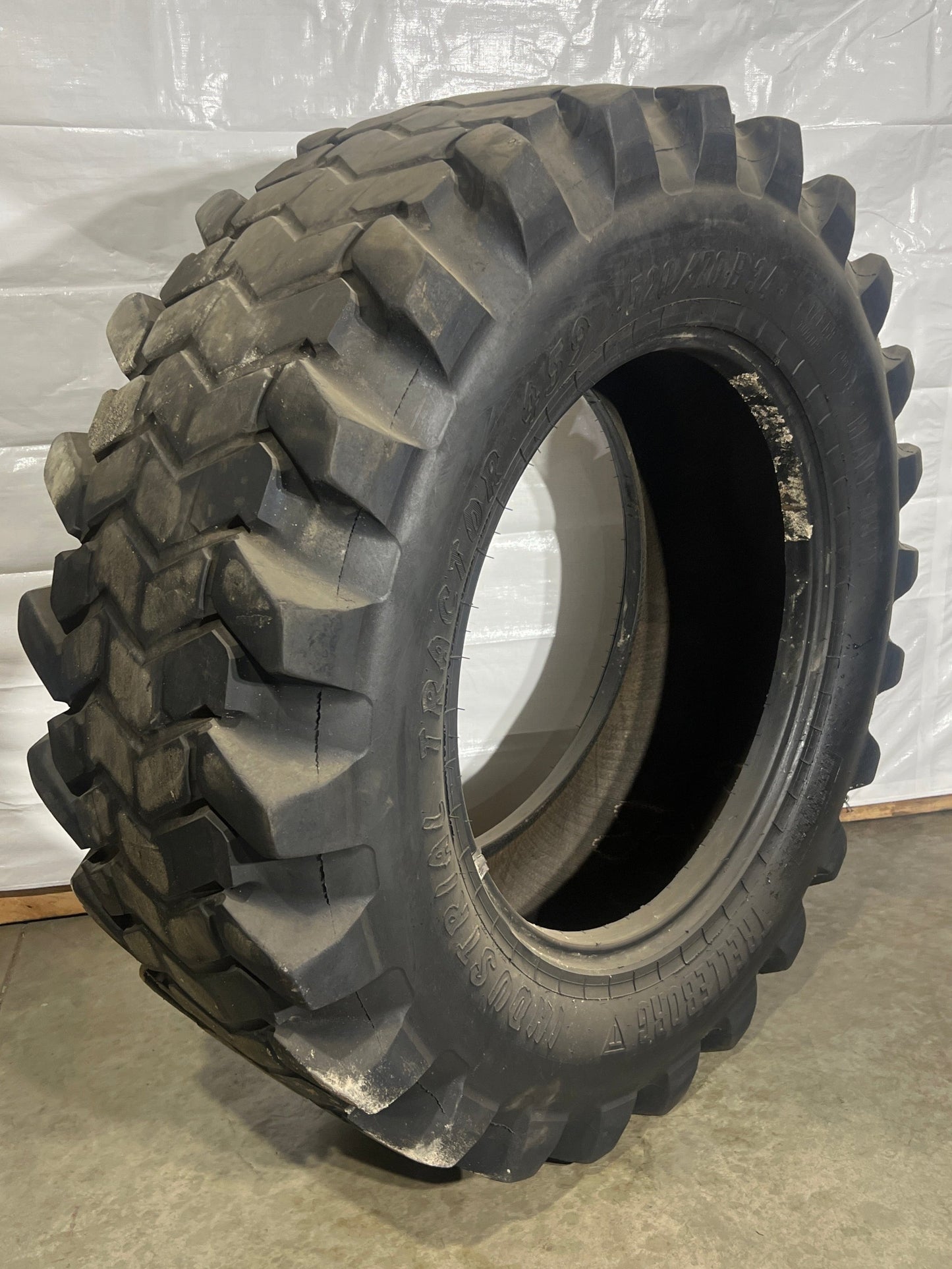 520/70R34 TRELLEBORG INDUSTRIAL TRACTOR 459 (T459)