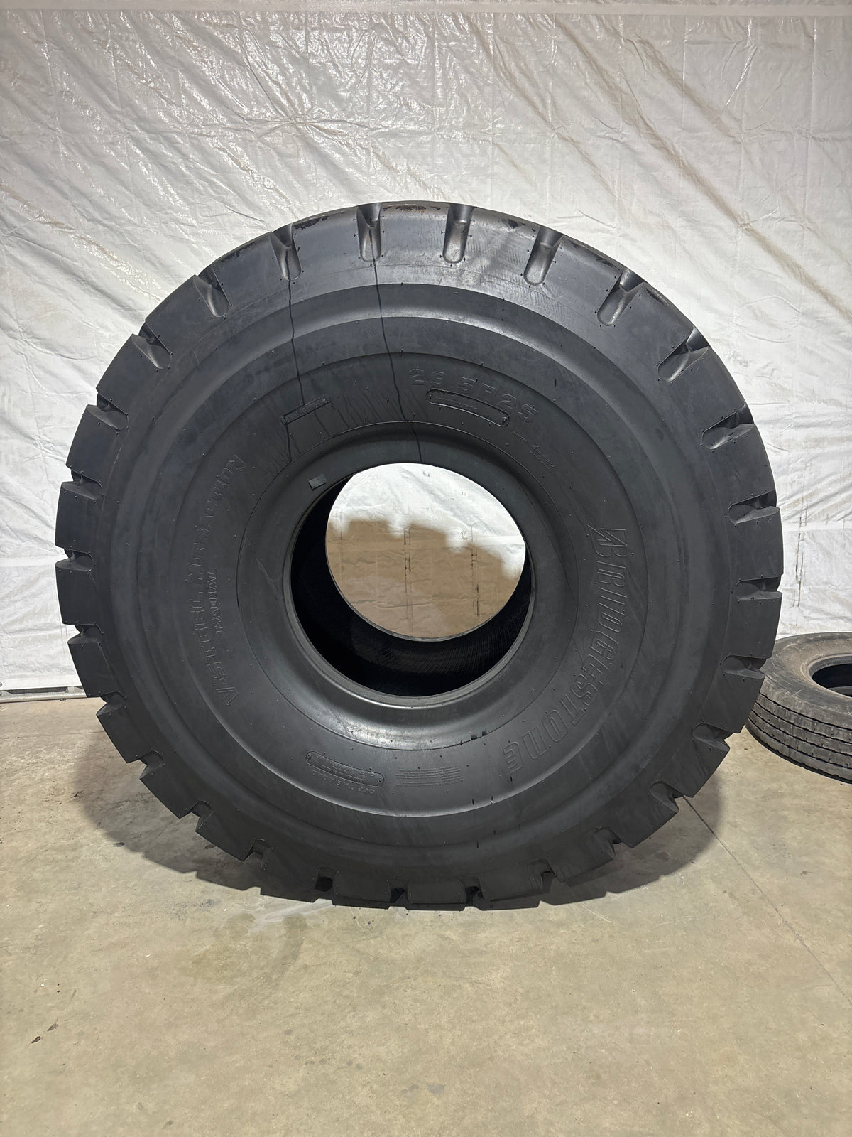 20.5R25 BRIDGESTONE V-STEEL M-TRACTION #7192