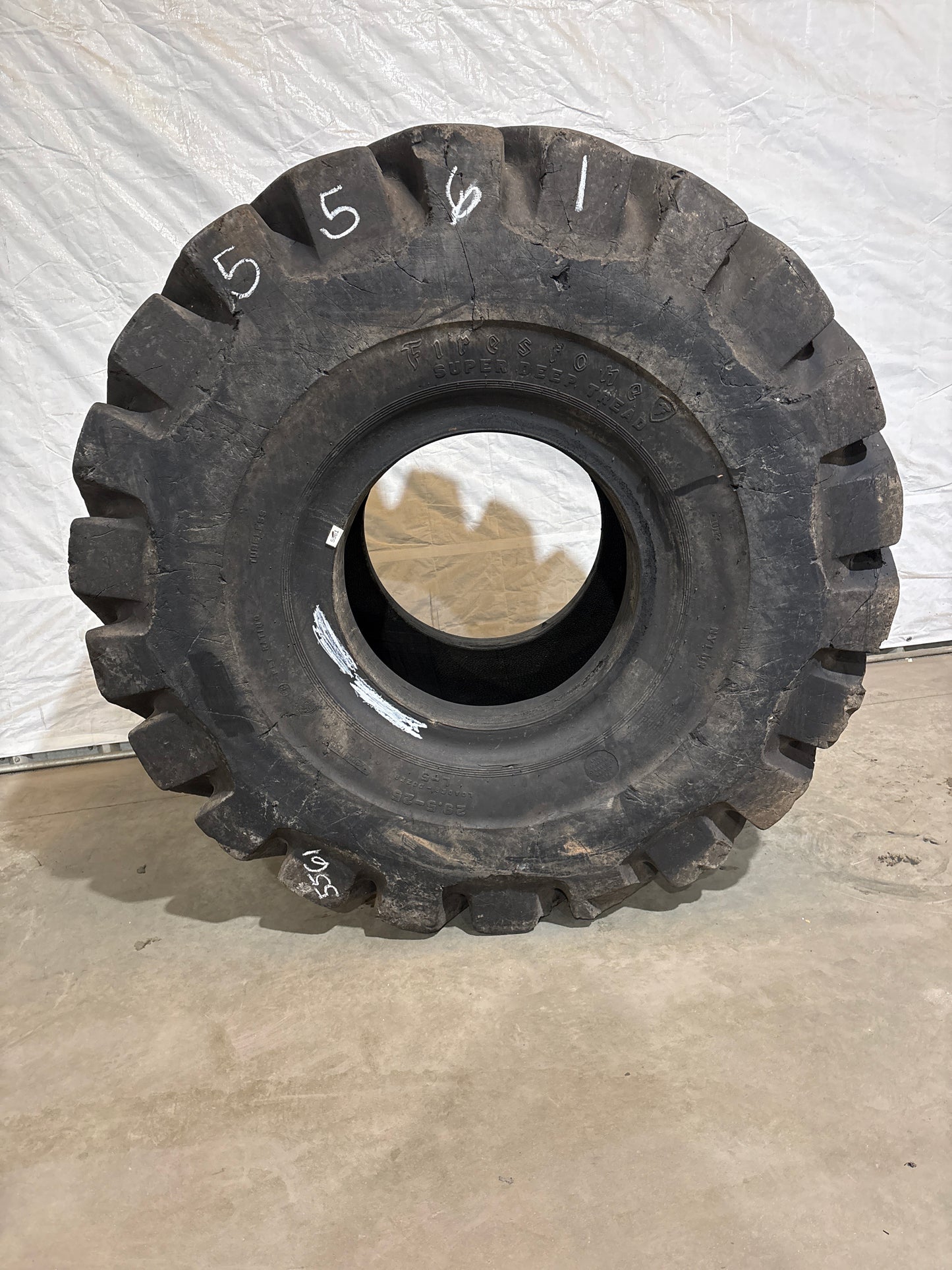 29.5-25 FIRESTONE SUPER DEEP TREAD #5561