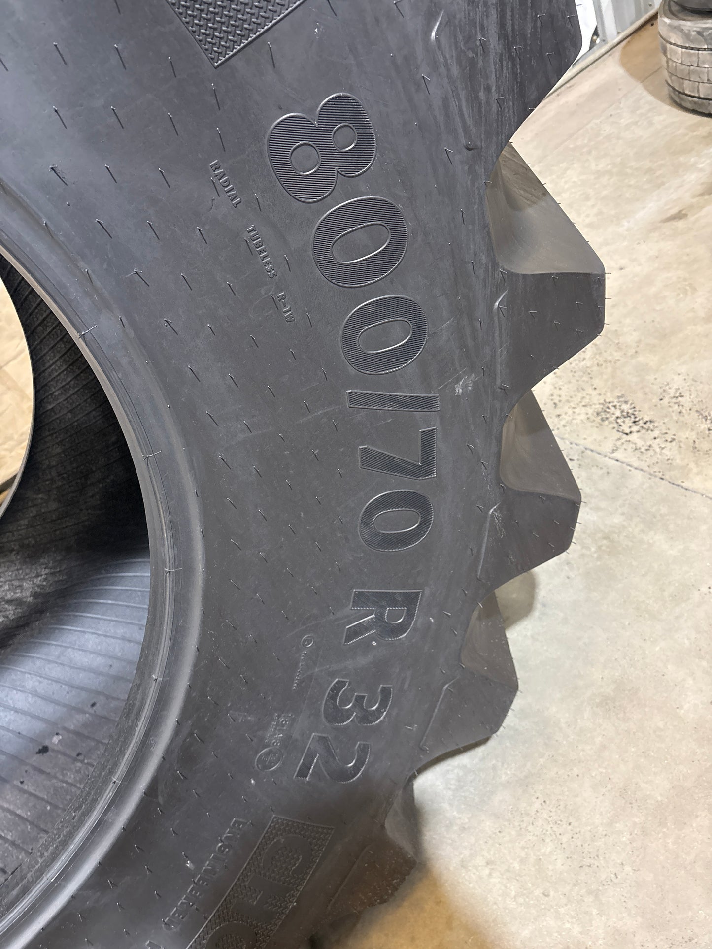 USED 800/70R32 CONTINENTAL COMBINE MASTER #5628