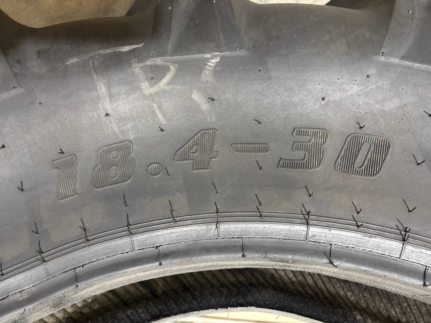 18.4-30 ALLIANCE FARM PRO 324 BIAS TIRE #5820