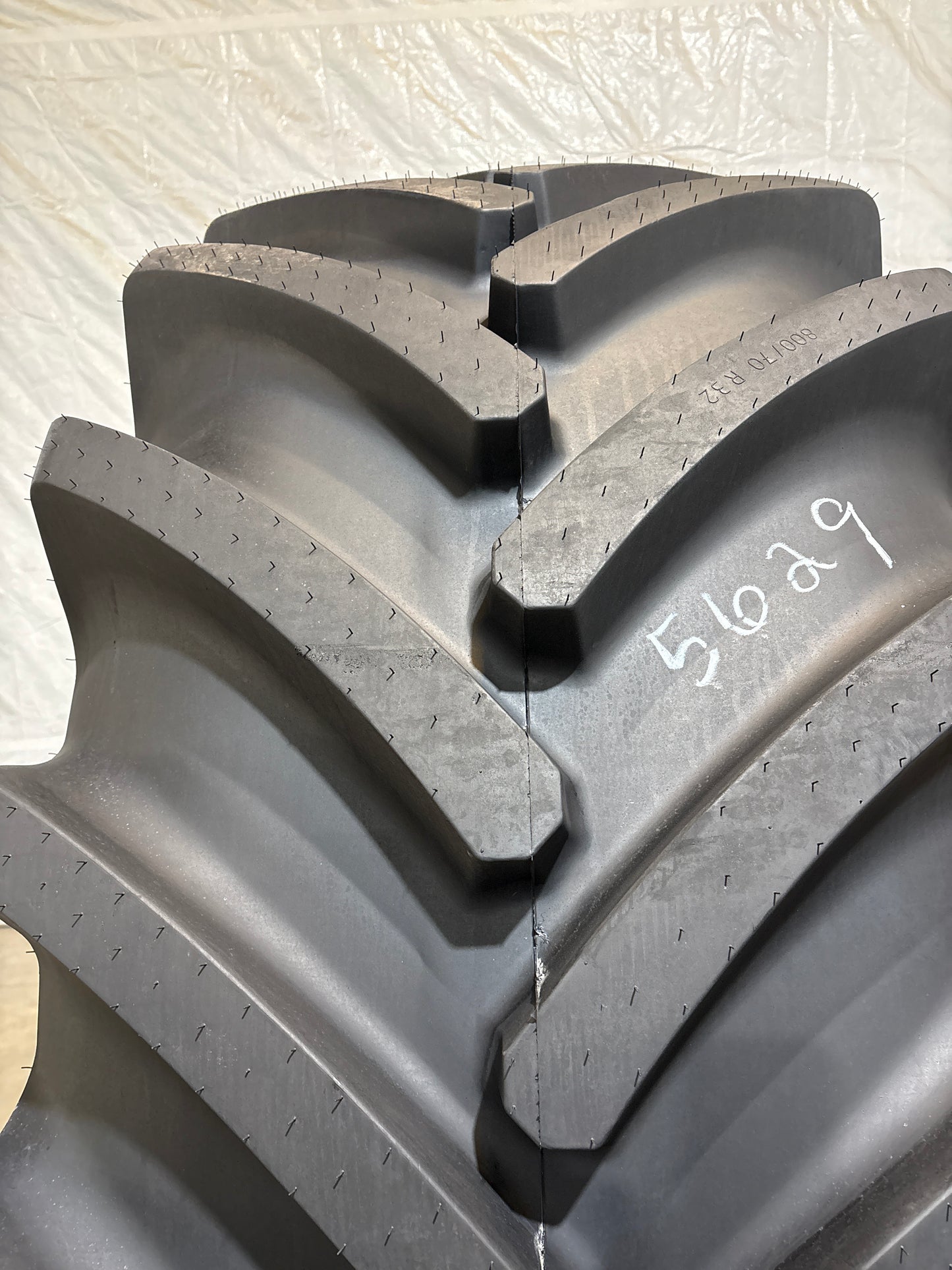 USED 800/70R32 CONTINENTAL COMBINE MASTER #5629