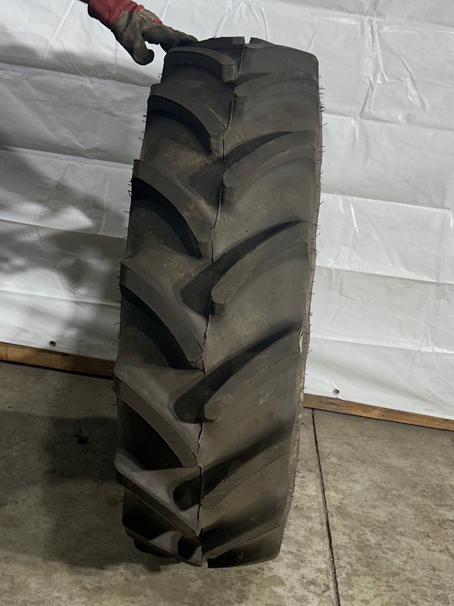 340/85R24 (13.6R24) FIRESTONE PERFORMER 85