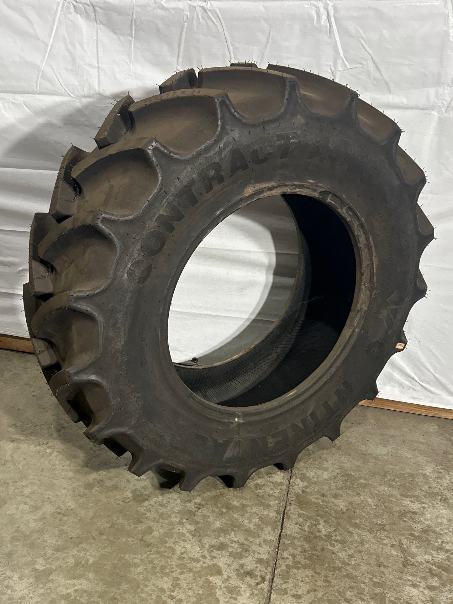 340/85R24 (13.6R24) CONTINENTAL CONTRACT AC85