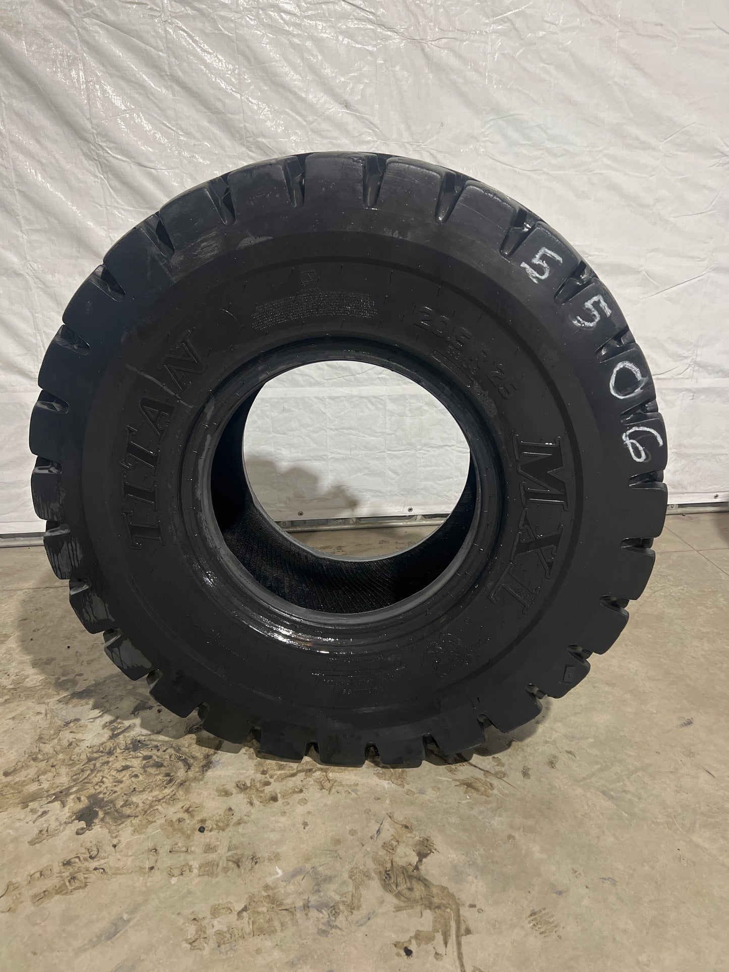 20.5R25 TITAN MXL #5506