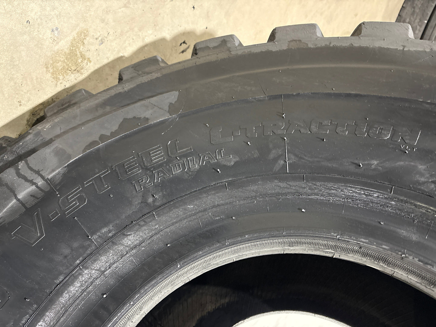 26.5R25 BRIDGESTONE V-STEEL L-TRACTION #5711