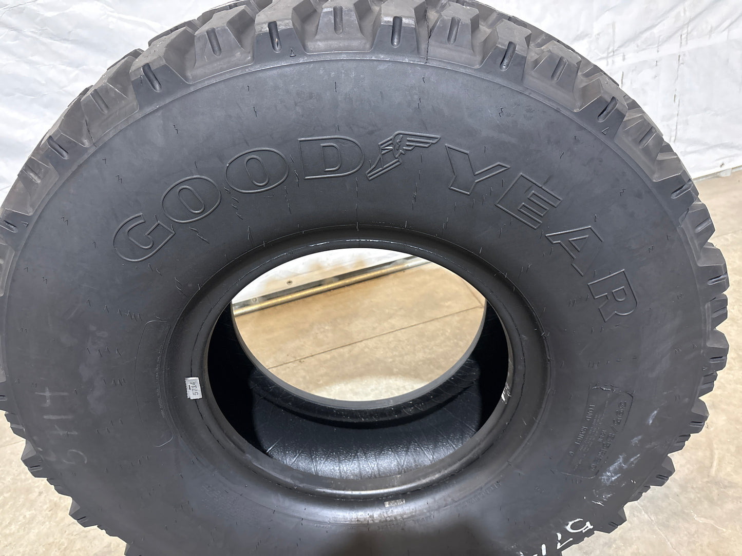 395/85R20 GOODYEAR MV/T MILITARY TRUCK TIRE #5714