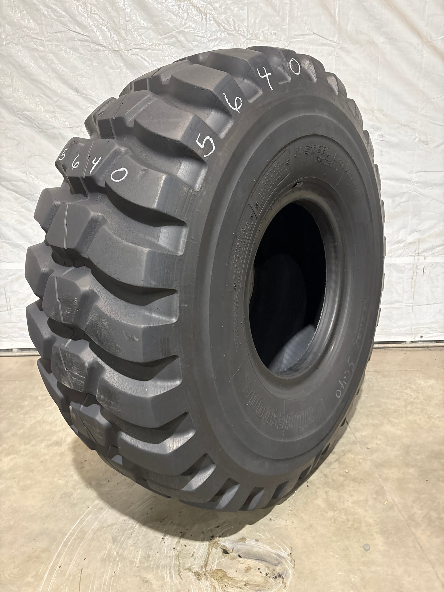 23.5R25 BRIDGESTONE V-STEEL L TRACTION #5640