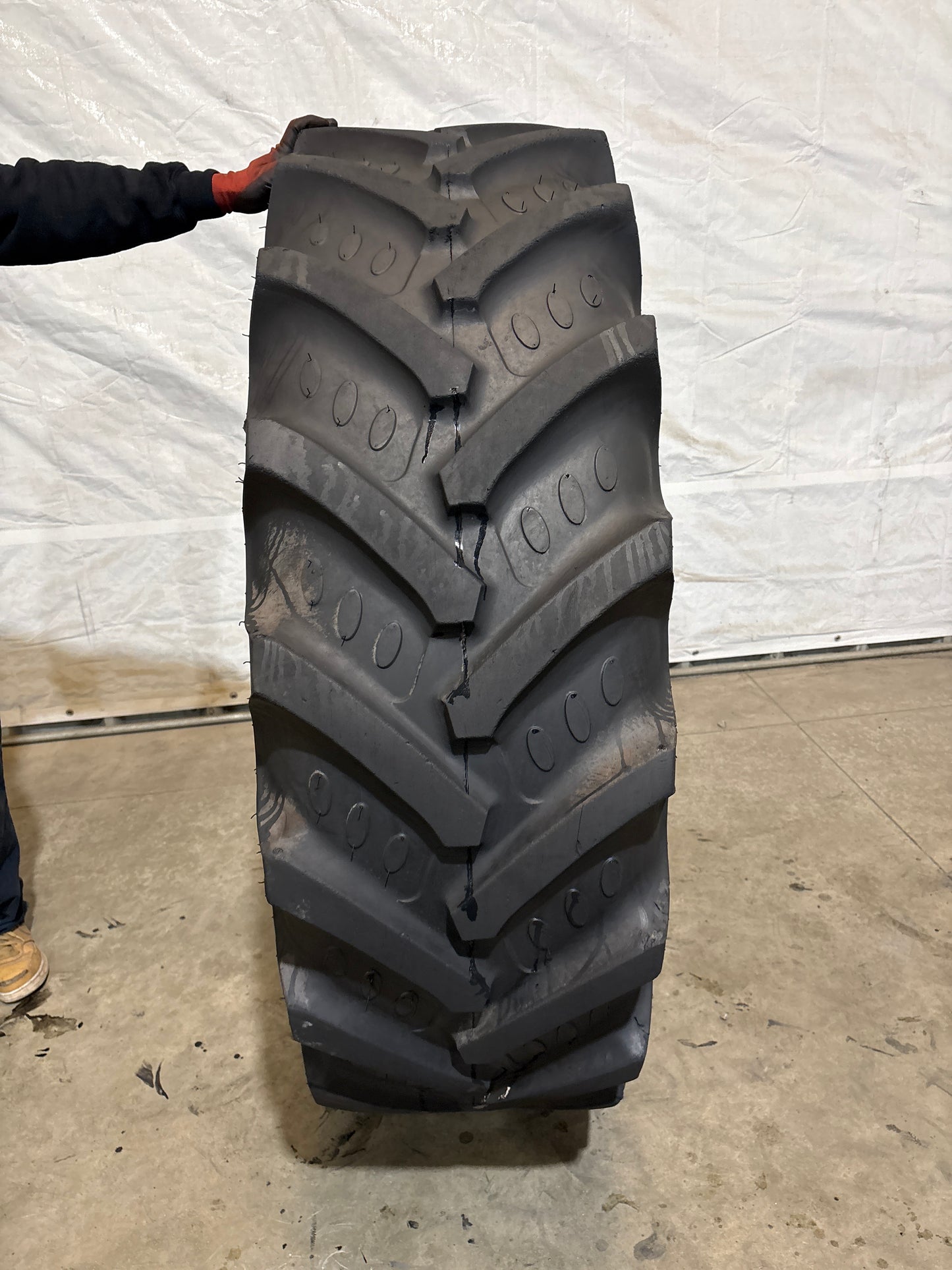 420/85R34 (16.9R34) BKT AGRI MAX RADIAL TRACTOR TIRE R-1W #5660