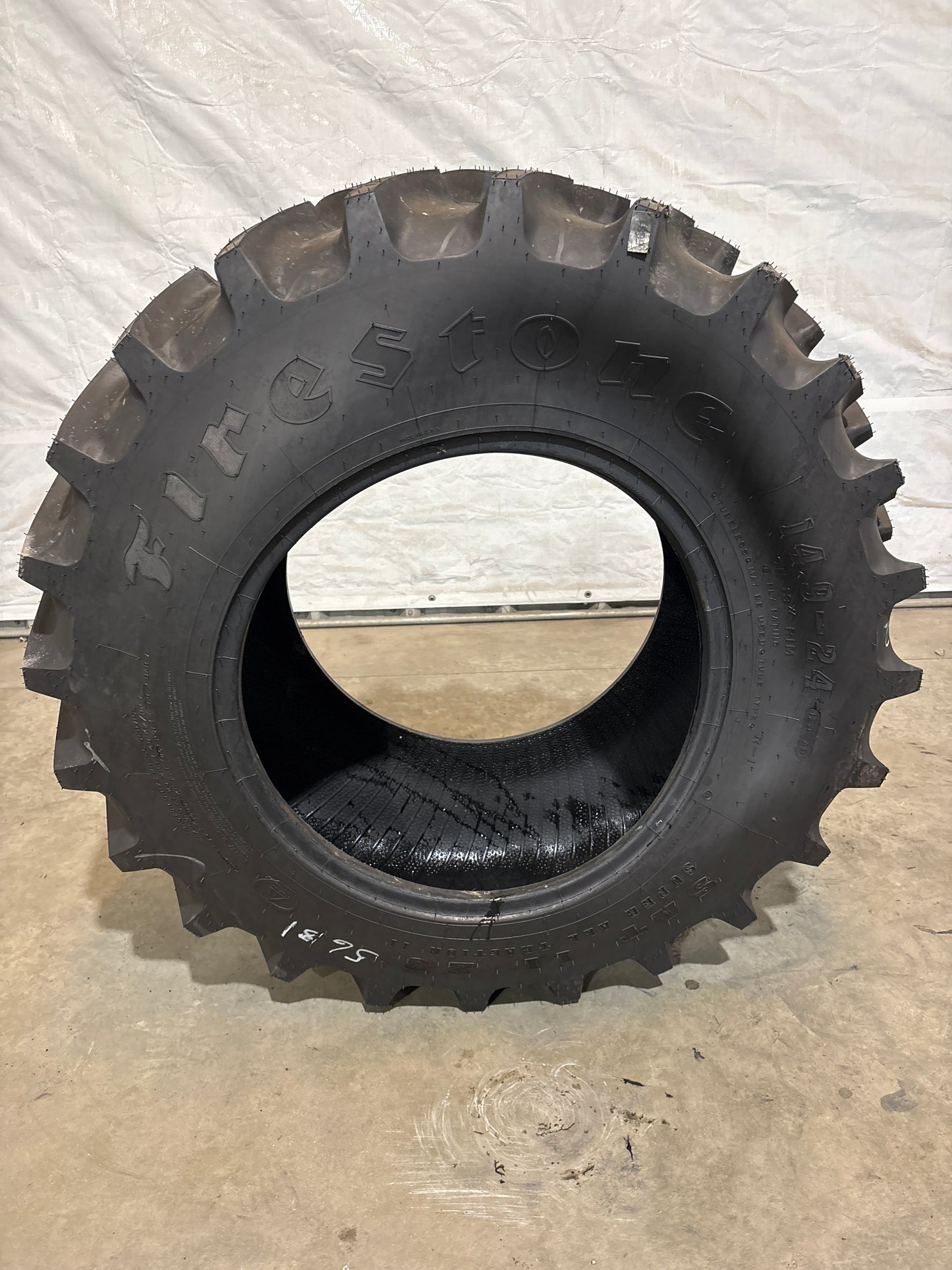 14.9-24 FIRESTONE SUPER ALL TRACTION 23 ° #5681